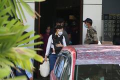 PICS: Anushka Sharma Holds Baby Girl Vamika Closely In Arms As She Arrives In Mumbai With Hubby Virat Kohli For IPL