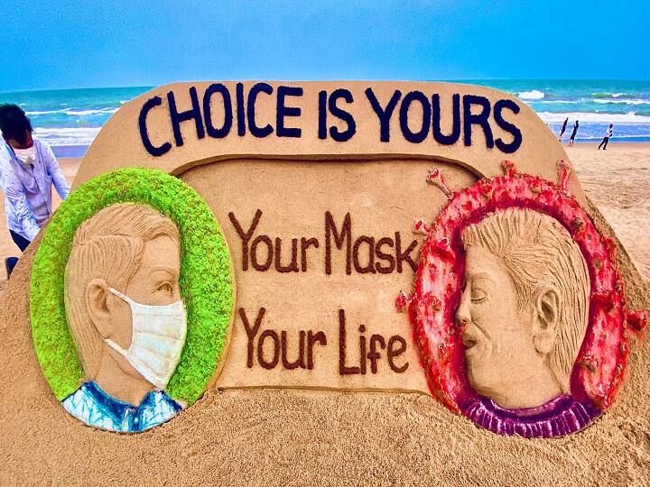 Sudarshan Patnaik created a sand sculpture on the beach to create awareness about wearing a mask ’மக்களே கண்டிப்பாக மாஸ்க் அணியுங்கள்’ - மணல் சிற்பம் மூலம் விழிப்புணர்வு..