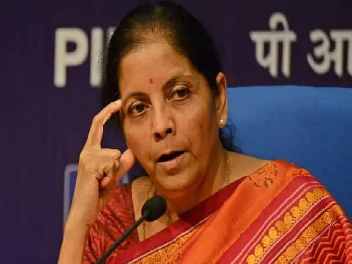 Nirmala Sitharaman tagged Infosys after receiving a large number of complaints from users on new e-filing website Sitharaman on Infosys : আয়কর দফতরের নতুন ওয়েবসাইট নিয়ে একাধিক অভিযোগ, ইনফোসিসকে ট্যাগ করে ট্যুইট অর্থমন্ত্রীর