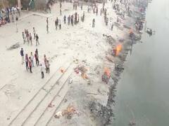 UP: शवों को जलाने के लिये हुई लकड़ी की किल्लत, श्मशान में दाह संस्कार पर संकट