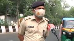 Delhi Lockdown के पहले दिन पुलिस मुस्तैद, नियमों का सख्ती से करवाया जा रहा है पालन | Ground Report