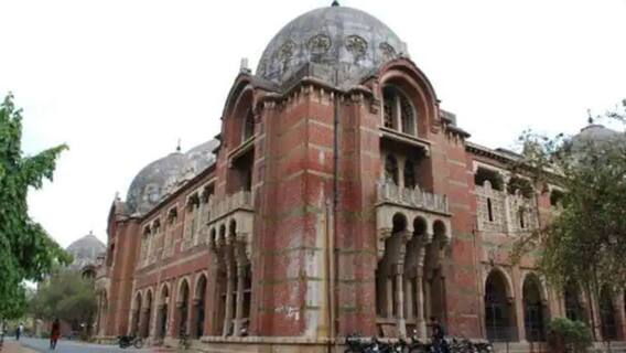 Vadodara: શહેરની આ યુનિવર્સિટીમાં થયો કોરોના વિસ્ફોટ, કેટલા કર્મચારી થયા સંક્રમિત?,જુઓ વીડિયો
