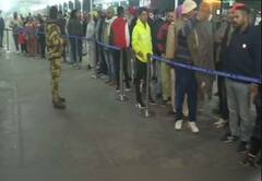 Amritsar Airport 'ਤੇ ਯਾਤਰੀਆਂ ਦਾ ਜ਼ਬਰਦਸਤ ਹੰਗਾਮਾ