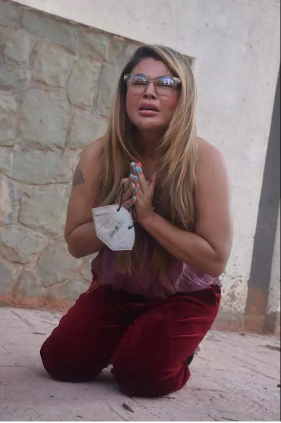 ਇਸ ਦੌਰਾਨ ਰਾਖੀ ਨੇ ਇਹ ਵੀ ਦੱਸਿਆ ਕਿ ਸਲਮਾਨ ਖਾਨ ਨੇ ਦੇਸ਼ ਦੇ ਕੈਂਸਰ ਦੇ ਸਭ ਤੋਂ ਵੱਡੇ ਡਾਕਟਰ ਦਾ ਪ੍ਰਬੰਧ ਕੀਤਾ ਸੀ। ਉਸ ਦੀ ਮਾਂ ਦਾ ਆਪ੍ਰੇਸ਼ਨ ਡਾ. ਸੰਜੇ ਸ਼ਰਮਾ ਨੇ ਕੀਤਾ ਹੈ।