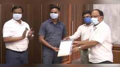 Mumbai Central Railway: জীবনের ঝুঁকি নিয়ে বাঁচিয়েছিলেন শিশুর প্রাণ, 'পয়েন্টস ম্যান' ময়ূর শেলকে সংবর্ধিত করল রেল