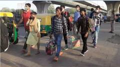 Delhi में Lockdown लगते ही घरों को लौटे प्रवासी, रेलवे स्टेशन और बस अड्डे पर टिकट के इंतजार में लोग