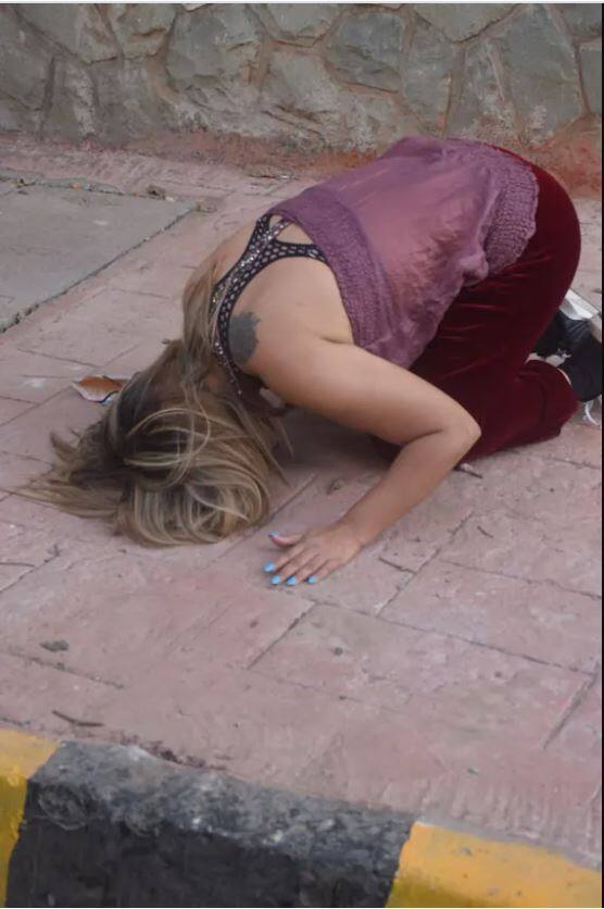 ਰਾਖੀ ਨੇ ਅੱਗੇ ਕਿਹਾ, 'ਇਹ ਦੋਵੇਂ ਮਸੀਹਾ ਹਨ ਜਿਨ੍ਹਾਂ ਨੇ ਮੇਰੀ ਮਾਂ ਨੂੰ ਨਵਾਂ ਜੀਵਨ ਦਿੱਤਾ ਹੈ। ਤੁਸੀਂ ਮੇਰੀ ਮਾਂ ਨੂੰ ਬਚਾਇਆ, ਮੈਨੂੰ ਮਾਂ ਤੋਂ ਇਲਾਵਾ ਕੁਝ ਨਹੀਂ ਚਾਹੀਦਾ, ਤੁਹਾਡਾ ਧੰਨਵਾਦ ਸਲਮਾਨ ਭਾਈ, ਸੋਹੇਲ ਭਾਈ।'