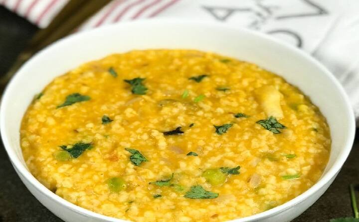 દલિયા પણ પોષ્ટિક આહાર છે. તે હળવી હોવાથી સરળતાથી પચી જાય છે એટલા માટે સૂતા પહેલા બાળકોને દલિયા આપી શકાય છે.