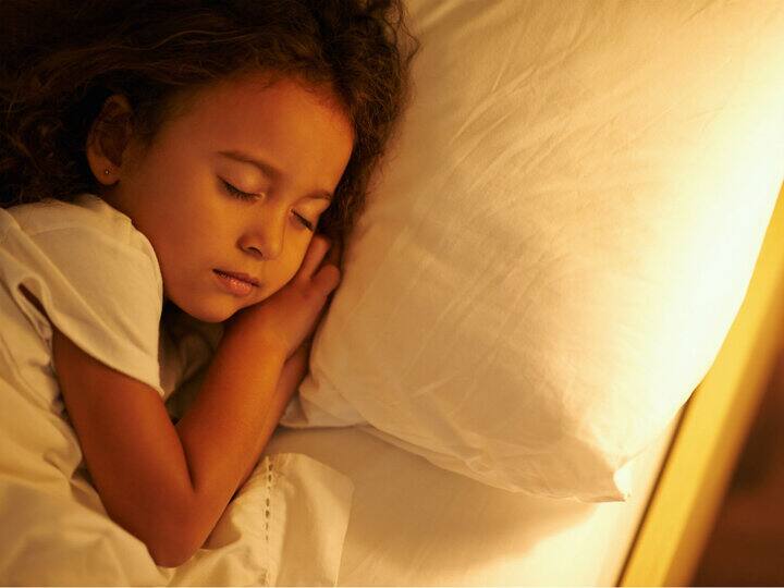 Sleeping tips: Include these things in the food, children will sleep peacefully throughout the night Kids Sleeping tips: खाने में शामिल करें ये चीजें, रात भर सुकून से सोएंगे बच्चे