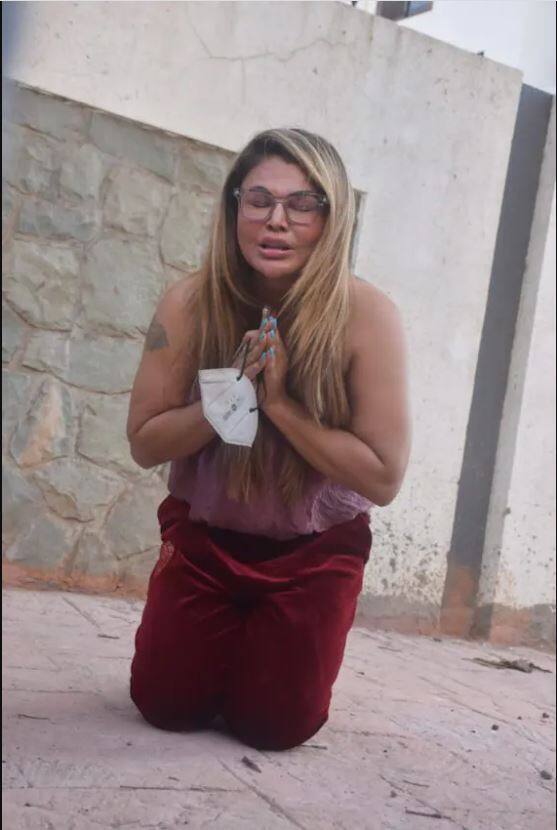 ਅਜਿਹੀ ਸਥਿਤੀ ਵਿੱਚ ਰਾਖੀ ਨੇ ਆਪਣੀ ਮਾਂ ਦੇ ਇਲਾਜ ਲਈ ਸਹਾਇਤਾ ਦੀ ਬੇਨਤੀ ਕੀਤੀ ਸੀ ਅਤੇ ਸਲਮਾਨ ਤੇ ਸੋਹੇਲ ਖਾਨ ਨੇ ਉਸ ਦੀ ਮਦਦ ਕੀਤੀ ਸੀ। ਰਾਖੀ ਨੇ ਇਸ ਮਦਦ ਲਈ ਪਹਿਲਾਂ ਹੀ ਇਨ੍ਹਾਂ ਸਟਾਰਸ ਦਾ ਧੰਨਵਾਦ ਕੀਤਾ ਸੀ।