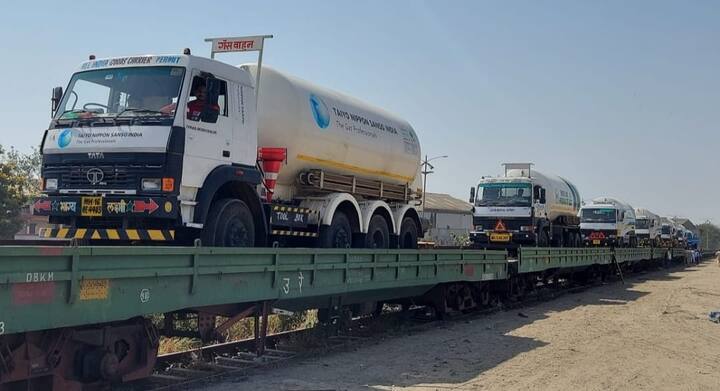 या एक्सप्रेससाठी राज्य सरकारकडून रेल्वेला टँकर्स पुरविण्यात आलेले असून रेल्वे हे रिकामे टॅंकर घेऊन देशातील विविध शहरांमधून लिक्विड मेडिकल ऑक्सिजन महाराष्ट्राला पुरवणार आहेत.
