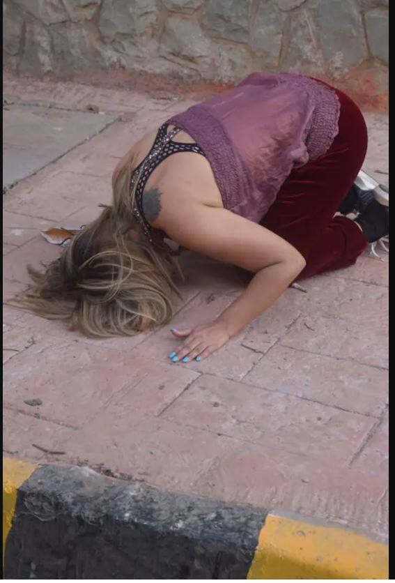 ਪਰ ਜਦੋਂ ਰਾਖੀ ਦੀ ਮਾਂ ਦਾ ਸੋਮਵਾਰ ਨੂੰ ਸਫਲ ਆਪ੍ਰੇਸ਼ਨ ਹੋਇਆ ਅਤੇ ਸਰਜਰੀ ਤੋਂ ਬਾਅਦ ਟਿਊਮਰ ਨੂੰ ਹਟਾ ਦਿੱਤਾ ਗਿਆ, ਤਾਂ ਰਾਖੀ ਆਪਣੀਆਂ ਭਾਵਨਾਵਾਂ ਨੂੰ ਕਾਬੂ ਨਹੀਂ ਕਰ ਸਕੀ। ਉਹ ਭਾਵੁਕ ਹੋ ਗਈ ਅਤੇ ਇਸ ਢੰਗ ਨਾਲ ਨਾਮ ਲੈ ਕੇ ਸਲਮਾਨ ਖਾਨ ਅਤੇ ਸੋਹੇਲ ਖਾਨ ਦਾ ਧੰਨਵਾਦ ਕੀਤਾ।