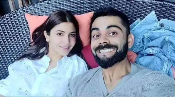 दोघांनी इटलीमधील टस्कनी येथे अतिशय गुप्तपणे लग्न केले. त्यांनी अचानक लग्न करून सर्वांना चकित केले. विराटने सांगितले की अनुष्काने लग्नाचे संपूर्ण नियोजन केले होते आणि लग्नाला गुप्त ठेवण्यासाठी बनावट आयडी आणि नावे वापरली होती.