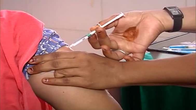 Coronavirus Update: Chhattisgarh govt announces free Covid-19 vaccine for all above 18 years Chhattisgarh on Covid19 Vaccine: অসম, ইউপি, মধ্যপ্রদেশের পর ছত্তীসগঢ়ও নিখরচায় ভ্যাকসিন দেবে রাজ্যবাসীকে