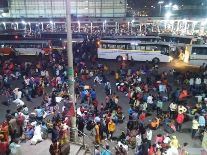 Delhi Lockdown: அறிவிக்கப்பட்ட முழு ஊரடங்கால் பேருந்துநிலையத்தில் குவிந்த வெளிமாநில தொழிலாளர்கள்