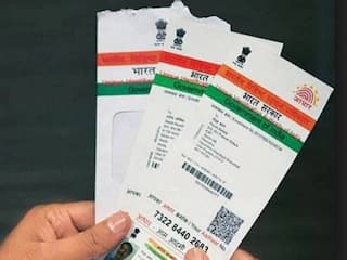 એક SMSથી લૉક કરો તમારુ Aadhaar Card, હેકર્સ નહીં કરી શકે યૂઝ