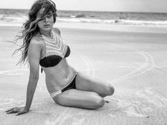 पारा इतना हाई हुआ के: समंदर किनारे रेत पर Nia Sharma ने शेयर की ऐसी तस्वीरें