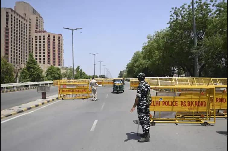 Lockdown in Delhi: Lockdown started in Delhi, Life in Delhi has come to a standstill Lockdown in Delhi: ਦਿੱਲੀ 'ਚ ਲੌਕਡਾਊਨ ਸ਼ੁਰੂ, ਸੜਕਾਂ 'ਤੇ ਰੁਕ ਗਈ ਜ਼ਿੰਦਗੀ