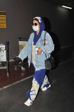 पिता के निधन की खबर मिलते ही कश्मीर से मुंबई लौटीं Hina Khan, गम में डूबी हुई दिखीं