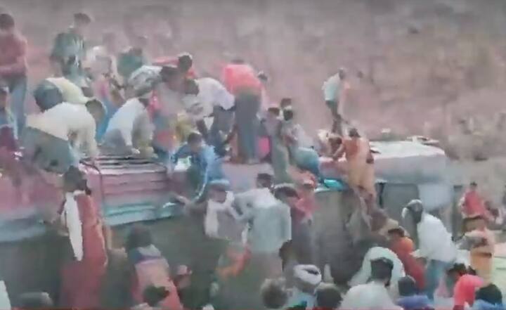 Madhya Pradesh: migrant workers Bus Accident in Tikamgarh, two dead मध्य प्रदेश के टिकमगढ़ में बड़ा हादसा, प्रवासी मजदूरों को लेकर जा रही बस पलटने से दो की मौत