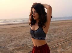 ਰਾਧਿਕਾ ਮਦਾਨ ਦਾ ਵਖਰਾ ਅੰਦਾਜ਼ ਏਅਰਪੋਰਟ 'ਤੇ ਕੀਤੀ ਮੂਨ ਵਾਕ