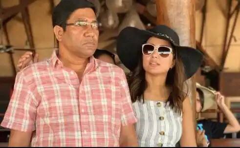 একাধিকবার বাবার সঙ্গে ছবি, ভিডিও শেয়ার করেছেন হিনা।