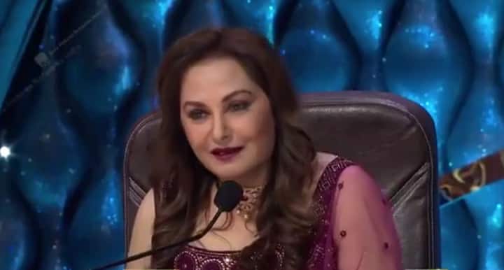 जया प्रदा की ये कहानी सुनकर शो में मौजूद सभी लोग हैरान हो जाते हैं. जय भानुशाली तो उल्टा चौंक ही जाते हैं. बाद में जया प्रदा श्रीदेवी की मौत पर शौक जताती हैं और कहती हैं कि अगर आज वो होतीं तो हम खूब बात करते.