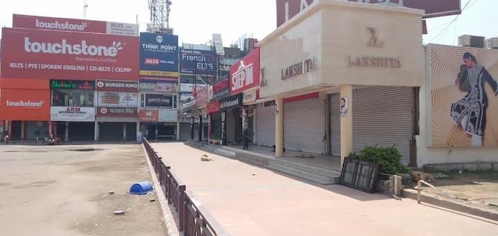 ਮੁਹਾਲੀ ਵਿੱਚ ਅੱਜ ਬੁੱਧਵਾਰ ਨੂੰ ਮੁਕੰਮਲ ਲੌਕਡਾਊਨ ਲਾਇਆ ਗਿਆ ਹੈ। ਇਹ ਲੌਕਡਾਊਨ ਰਾਮ ਨੌਮੀ ਕਰਕੇ ਲਾਇਆ ਗਿਆ ਹੈ। (Photo Credit: Meharban Singh)