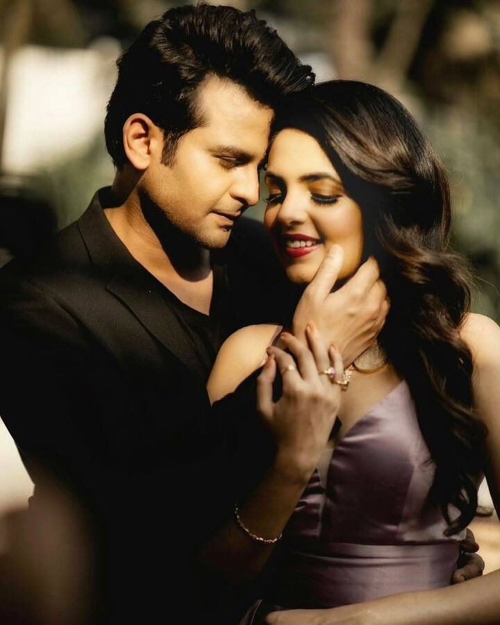 सुगंधा मिश्रा और संकेत भोंसले इसी हफ्ते 26 अप्रैल को शादी के बंधन में बंधने जा रहे हैं. इसके लिए तैयारियां पूरी हो चुकी हैं और बारात मुंबई से निकलकर जालंधर तक जाएगी. (फोटो - इंस्टाग्राम)