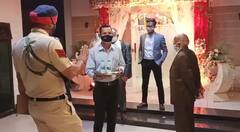 ਕੋਰੋਨਾ ਨਿਯਮਾਂ ਦੀ ਉਲੰਘਣਾ ਕਰ ਰਿੰਗ ਸੈਰਾਮਨੀ ਤੇ ਕੀਤਾ ਇਕੱਠ, ਪੰਜਾਬ ਪੁਲਿਸ ਨੇ ਮਾਰਿਆ ਛਾਪਾ