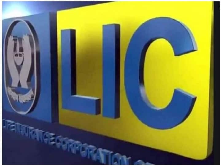 LIC sets record in financial year 2020-21, earned new premium of worth 1.84 lakh crore LIC ने वित्त वर्ष 2020-21 में बनाया रिकॉर्ड, 1.84 लाख करोड़ रुपये नया प्रीमियम हासिल किया