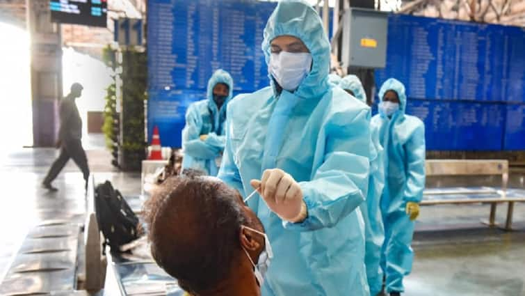 In two days, 9452 new cases of corona virus were registered in Ahmedabad, active cases crossed 25 thousand ગુજરાતના આ શહેરમાં કોરોનાની સૌથી ભયાવહ સ્થિતિ, બે દિવસમાં નવા 9452 કેસ નોંધાયા, એક્ટિવ કેસ 25 હજારને પાર