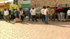 परप्रांतीय मजुरांना लॉकडाऊनची धास्ती; पुणे रेल्वे स्थानकाबाहेर प्रवाशांच्या मोठ्या रांगा