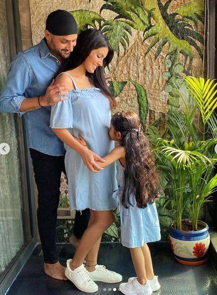 गीता ने बताया, 'मैंने अपनी बेटी को दूसरी प्रेग्नेंसी के बारे में कुछ ऐसे स्पेशल नहीं बताया है. बस इतना बताया है कि वह बड़ी बहन बनने वाली है. पहली प्रेग्नेंसी के दौरान मुझे बहुत साहसी भावना थी कि मैं बेटे को जन्म दूंगी, लेकिन मैं बेटी चाहती थी क्योंकि बेटी और पिता के बीच गहन रिश्ता होता है.'