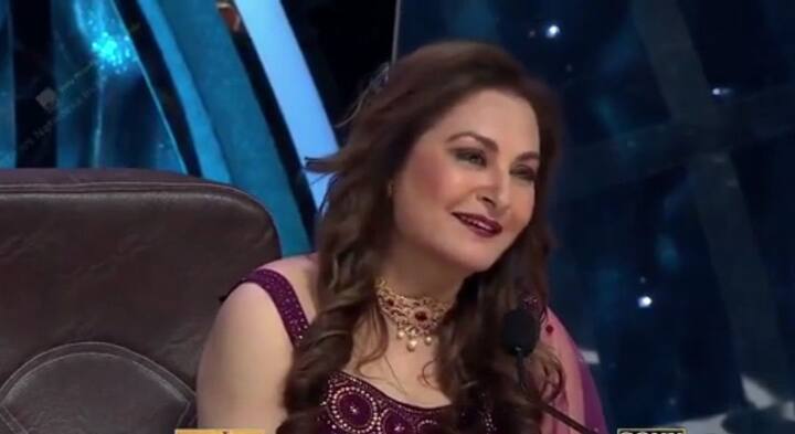 जया प्रदा ने आगे बताया, 'बावजूद इन सबके हम दोनों एक-दूसरे से नजर नहीं मिलाते थे और हमें रोजाना एक ही सेट पर एक-दूसरे से इंट्रोड्यूस करवाना पड़ता था. हम दोनों एक-दूसरे को नमस्ते करते थे और आगे बढ़ जाते थे.'