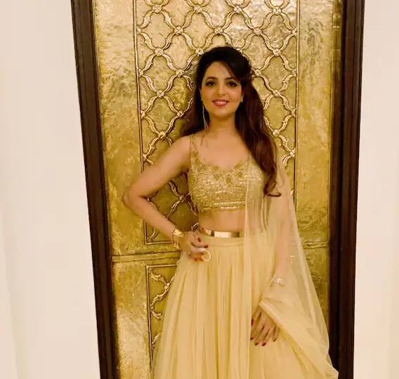 अभिनेत्री सुगंधा मिश्रा कपिल शर्मा शोच्या काही भागांमध्ये झळकलेल्या संकेत भोसलेशी 26 एप्रिलला लग्न करणार आहे.