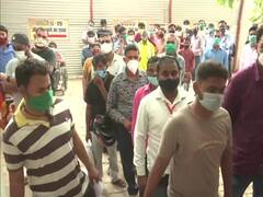 Gorakhpur: नहीं सुधर रहे हालात, कोविड जांच केंद्रों पर लंबी कतारें, घंटों इंतजार के बाद भी रिपोर्ट नहीं मिलती