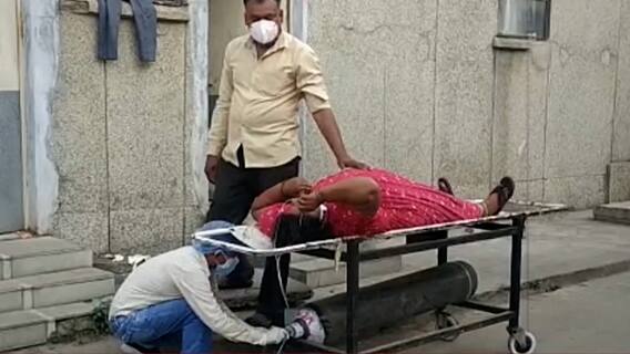 टूटती सांसो पर सियासत भारी !... अब तो जनता की सुध लो सरकार ! | India Chahta Hai