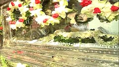 Sankha Ghosh Death : পিপিই কিট পরে কর্মীরা শববাহী গাড়িতে তুললেন কবি শঙ্খ ঘোষের দেহ, বিধি মেনেই হবে নিমতলায় শেষকৃত্য