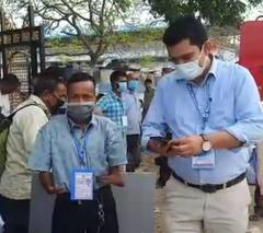 WB Election 2021: শারীরিক প্রতিবন্ধকতাকে জয় করে ভোটের কাজে ইসলামপুরের শামিম