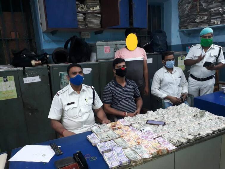 WB Election 2021 33 lakh recovered by kolkata police flying squad before election in kolkata, one arrested WB Election 2021: ভোটের আগে চৌরঙ্গি থেকে উদ্ধার ৩৩ লক্ষ টাকা, আটক ১