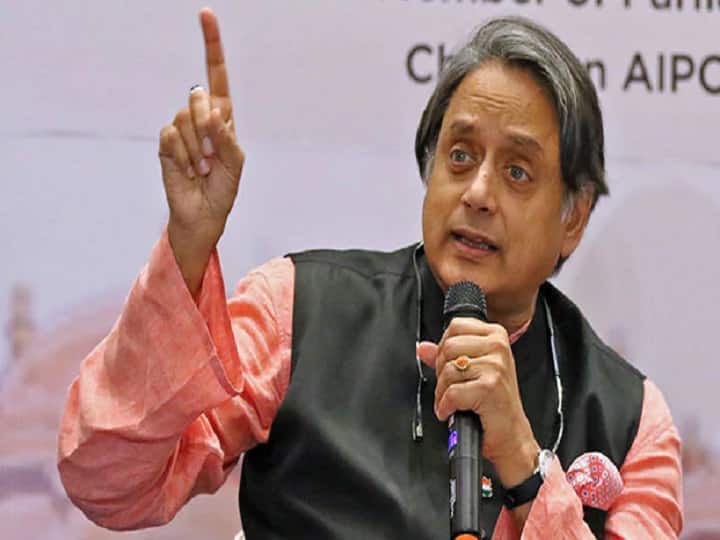 Shashi Tharoor-Led Standing Committee on IT will discuss citizens data security and privacy  Pegasus Scandal: शशि थरूर की अगुवाई वाली संसदीय समिति आईटी और गृह मंत्रालय से पूछेगी सवाल