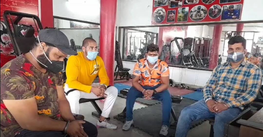 Gym owners demand liquor contracts license, warns government ਜਿੰਮ ਵਾਲੇ ਮੰਗ ਰਹੇ ਸ਼ਰਾਬ ਦੇ ਠੇਕਿਆਂ ਦਾ ਲਾਇਸੈਂਸ, ਸਰਕਾਰ ਨੂੰ ਦਿੱਤੀ ਚੇਤਾਵਨੀ