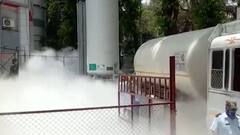 नासिक: जाकिर हुसैन अस्पताल में रिफिलिंग करते हुए ऑक्सीजन लीक, मचा हड़कंप