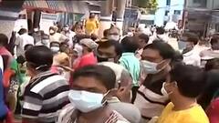 Corona Vaccine: হাসপাতালে-হাসপাতালে ভ্যাকসিন নেওয়ার ভিড়