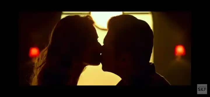 Radhe: Your Most Wanted Bhai trailer: Salman Khan shares his first on-screen kiss with Disha Patani, fans go wild on Social Media Radhe Trailer: चित्रपटाच्या कारकीर्दीत पहिल्यांदाच सलमान खान हिरोईनच्या ओठांवर KISS करताना दिसला