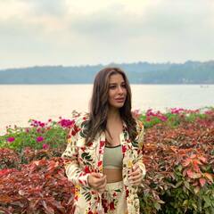 Earth Day: घूमने की शौकीन हैं अभिनेत्री Sophie Choudry, अर्थ डे पर पोस्ट की हैं अलग-अलग देशों की ये खूबसूरत तस्वीरें