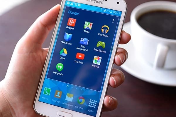 નવી દિલ્હીઃ આજકાલ કોરોના કાળને (CoronaVirus) લઇને મોટાભાગની કંપનીઓને કર્મચારીઓ ઘરે રહીને વર્ક ફ્રૉમ હૉમ (Work From Home) કરી રહ્યાં છે. જો તમે પણ વર્ક ફ્રૉમ હૉમ કરી રહ્યાં છો, અને એક સારો મોબાઇલ પ્લાન (Mobile Plans) શોધી રહ્યાં છો, તો માર્કેટમાં ઘણાબધા બેસ્ટ પ્લાન અવેલેબલ છે. જો તમે ડેલી ડેટા વાળો પ્લાન (Daily Data Plan) શોધી રહ્યાં છો તો અમે તમને અહીં બેસ્ટ ડેલી 3જીબી ડેટા પ્લાન વિશે માહિતી આપી રહ્યાં છીએ, જે તમારા માટે બેસ્ટ બની શકે છે. અહીં અમે તમને BSNLથી લઇને Vodafone, Airtel અને Jioના ડેલી 3GB ડેટા વાળા પ્રીપેડ પ્લાન બતાવી રહ્યાં છીએ. જાણો પ્લાન વિશે......