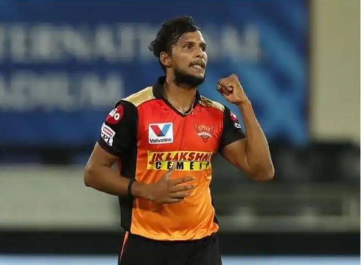 IPL 2021, SRH fast bowler T Natarajan out for the entire season due to knee injury T Natarajan Ruled Out of IPL 2021: हैदराबादला मोठा धक्का, जलद गोलंदाज टी नटराजन स्पर्धेतून बाहेर