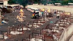 कोरोना विस्फोट का असर, लगातार बढ़ रही हैं श्मशान के बाहर एम्बुलेंस की कतार | भारत की बात